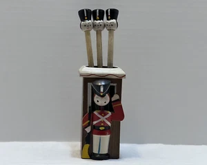 Vintage DAN-DEE IMPORTS Weihnachten Soldaten Bleistift Brunnen Halter mit Bleistiften Japan - Bild 1 von 23