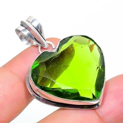 Peridot Edelstein Anhänger handgefertigt zierlich einzigartiges Design Herzfo... - Bild 1 von 4