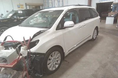 2016 Toyota Sienna Automatic Transmission OEM 45K Miles - LKQ439726543 - Image 1 of 4