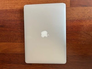 Apple MacBook Air 13.3" (256GB SSD, Intel Core i5 3th Gen., 1.80 GHz, 4GB)... - Picture 1 of 7
