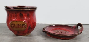 PRIMATIVE CUKR Tschechische Zuckerdose mit Deckel UND AUSGEGOSSENEM KLEINEN TELLER ROT MARKEN - Bild 1 von 20