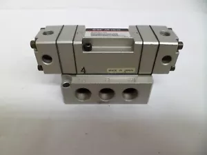 SMC NVSA4414-000 PNEU. DIRECTIONAL VALVE AIR PILOTED W/MANIFOLD 15-150 PSI. NOS - Picture 1 of 8
