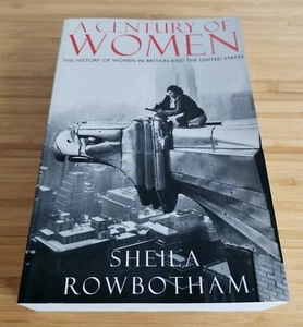 A CENTURY OF WOMEN: THE HISTORY OF WOMEN IN BRITAIN AND US By Sheila Rowbotham - Foto 1 di 4