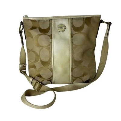 蔻驰F21905奶油色和棕褐色签名条纹行李斜挎包 — 第 1/4 张图片