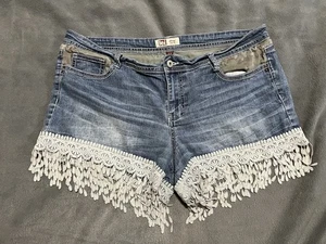 Damen LEI Jeans Shorts Camouflage Spitze Fransen ASHLEY LOW RISE Stretch Größe 17R - Bild 1 von 7