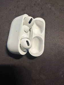 Apple AirPods Pro 1 Gen Wireless Earbuds with Charging Case. Excellent Condition - Photo 1 sur 11