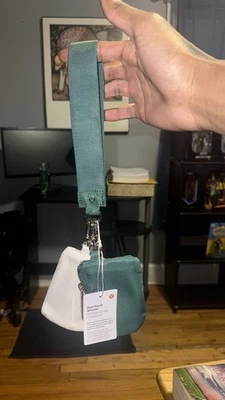 Lululemon Doble Bolsa Muñequera Cartera Llavero Nuevo Verde Foto 1 de 2
