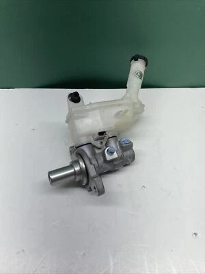 Nissan Cube 2011 1,8 L cilindro maestro de freno D60101FE2D fabricante original Foto 1 de 4