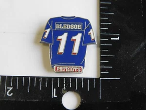 NFL FUSSBALL NEW ENGLAND PATRIOTS #11 GEZEICHNET BLEDSOE TRIKOT PIN - Bild 1 von 2