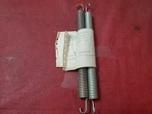 Lote De 2 Muelles Comprimidos Ford New Holland 10 1/2" Largo D1NN7N549A 4100 5000 - Imagen 1 de 3