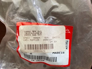 Silenciador tapa Honda OEM 18331-ZE2-810 - Imagen 1 de 2