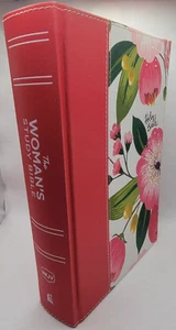 NKJV Womans Study Bible Beautiful Flower Hardcover Pink Gilt Pages Thomas Nelson - Picture 1 of 24