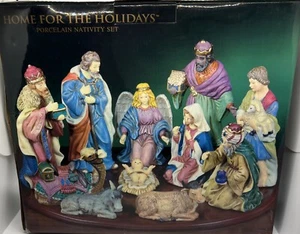 WEIHNACHTSKRIPPE SET mit HOLZSOCKEL 1999 PORZELLAN HAUS FÜR DIE FEIERTAGE IN BOX - Bild 1 von 2