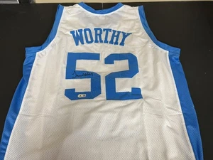 James Worthy North Carolina Tar Heels Auto Signed Jersey Beckett Hologram - Picture 1 of 3
