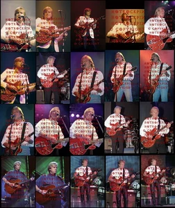 20 FOTOS DIFERENTES 4X6 DE JUSTIN HAYWARD THE MOODY BLUES EN CONJUNTO DE CONCIERTO #1 - Imagen 1 de 1