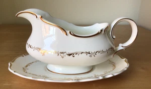 Royal Doulton, Richelieu - Gravy Boat/Creamer & Saucer - Excellent Cond. Lot 2 - Foto 1 di 8