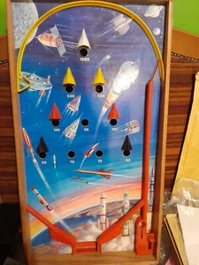 FLIPPER FALC ARCOFALC A TEMA SPAZIO VINTAGE ARCO FALC NON ELETTRICO 3 palline - Foto 1 di 5