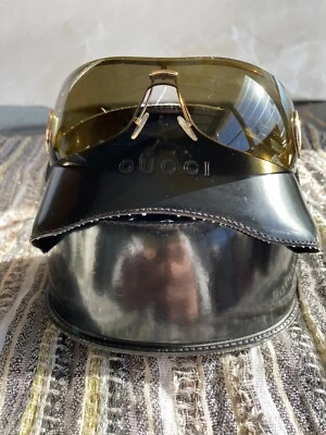Gafas de sol Gucci vintage con escudo modelo GG 2712/S PU7 155 con estuche negro suave y tela Foto 1 de 4