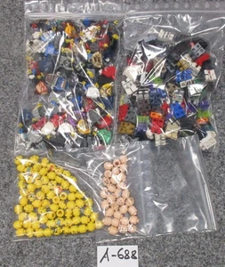 LEGO® - 0,3 kg - Auction - Minifig-Parts - A-688 - 100 Figuren ohne Haare, querb - Bild 1 von 1