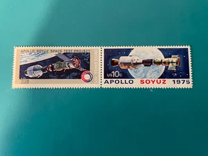 US Gedenkmarken 1975 Apollo Sojus Streifen mit zwei 10 Cent Briefmarken, MNH,OG - Bild 1 von 1