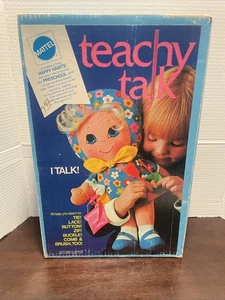 Raro nuovo con scatola! Bambola vintage 1971 Pull String Talking Teachy Talk Mattel TALKS! - Foto 1 di 17
