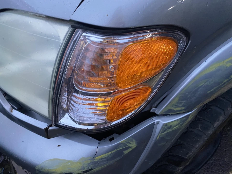 01 02 03 04 05 06 07 TOYOTA SEQUOIA Fog/mark/park/turn Light/lamp Left - Image 1 of 1