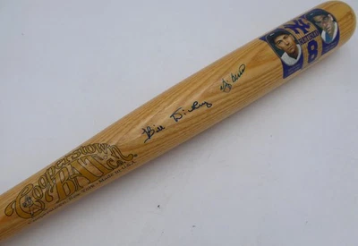 Bate firmado por Yogi Berra y Bill Dickey Cooperstown Yankees Beckett #AE16705 Foto 1 de 4