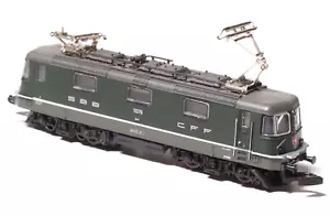 88590 Marklin Z-scale Swiss SBB Re 4/4 II in green livery, 5 pole motor and LED - Picture 1 of 3