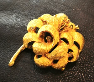 Rare Vintage American Gold Plated Brooch From The 60s Signed Castlecliff - Picture 1 of 5