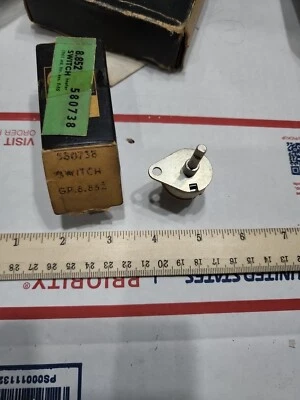 Interruptor soplador calentador estándar Oldsmobile GM 1961 580738 (EXC. F85)  Foto 1 de 2