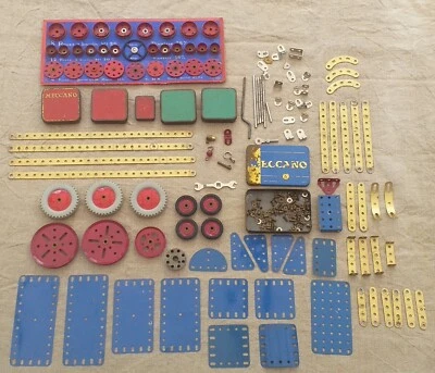 MECCANO RARE LOT DE ROUES ET PIECES ANCIENNES FRANCE CARTON PEINT COLLECTIONNEUR - Photo 1/4