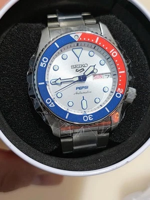 Seiko Pepsi SRPL99K1 Automatico Limited Edition Nuovo Full Set  - Image 1 of 4