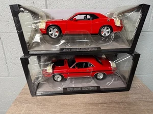 1/18 Highway 61 DCP 1970 2010 Dodge Challenger 40th Anniv 2 Car Set READ 50832 - Picture 1 of 24