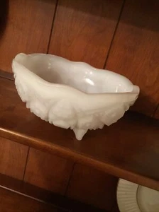 Vintage McKee Kemple Milk Glass TOLTEC Prescut 3-Toed 7" Dip Bowl Candy Dish - Picture 1 of 6