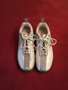 Nike Women's Tennis Shoes, Size 9 1/2, Very Clean, Very Good Condition - Picture 1 of 7