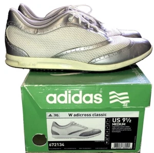 Zapatos de golf clásicos Adidas Adicross retirados punta de ala blancos y plateados con caja 9,5 - Imagen 1 de 6