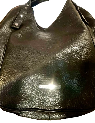 Un excelente bolso hobo negro de gran tamaño BCBG Foto 1 de 4
