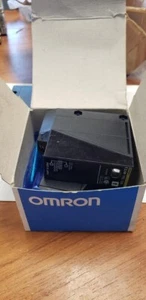 NEW - OLD STOCK OMRON E3JM-10M4T-Us Photoelectric Switch - Picture 1 of 2