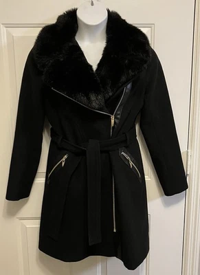 Casaco feminino Via Spiga tamanho médio com cinto mistura de lã preto pele sintética/couro - Imagem 1 de 4