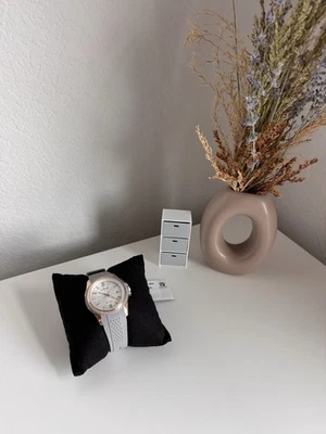 Reloj de cuarzo para mujer Citizen FE6137-08A Weekender tono oro rosa acero inoxidable Foto 1 de 4