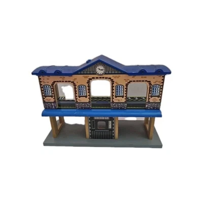 Toys R Us Деревянные Железные дороги Депо Остановки Поезда 2 Уровня Совместимы с Поездами Thomas! - Изображение 1 из 4