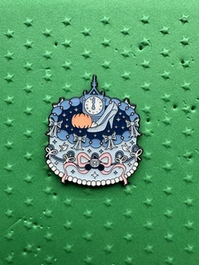 Disney Loungefly Princess Vintage Cake Pin - Cinderella - Picture 1 of 2