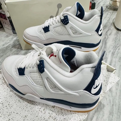 Air Jordan 4 SB Navy 2025 Foto 1 de 4