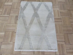 2 x 3 Hand Knotted Beige Modern Oriental Rug With Silk G15418 - Picture 1 of 4