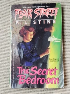 R. L. Stine "Fear Street" The Secret Bedroom 1991, 90s Vtg Book G/VG - Picture 1 of 2