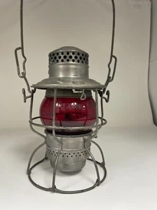 Linterna de ferrocarril vintage Adams & Westlake con globo rojo - Imagen 1 de 12