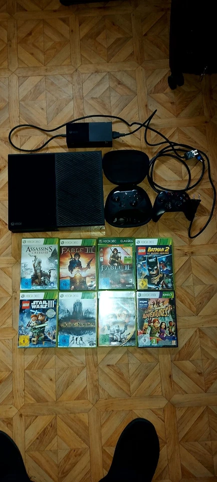 Xbox One Konsole mit Spiel und  1 Day One Controller und 1 Elite 2 Controller - Bild 1 von 1