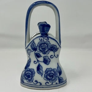 Vintage blau-weiße Keramik Handtasche Figur Vase Floral handbemalt Unikat - Bild 1 von 11