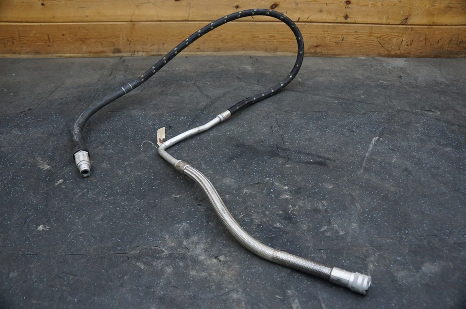 Manguera de tubería de entrega de radiador enfriador de aceite 258089 OEM Ferrari California 2008-14 Foto 1 de 4