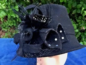C C Exclusives Black Feather Wool Flower Church ELEGANT Fedora Hat Vintage Sz M - Picture 1 of 8